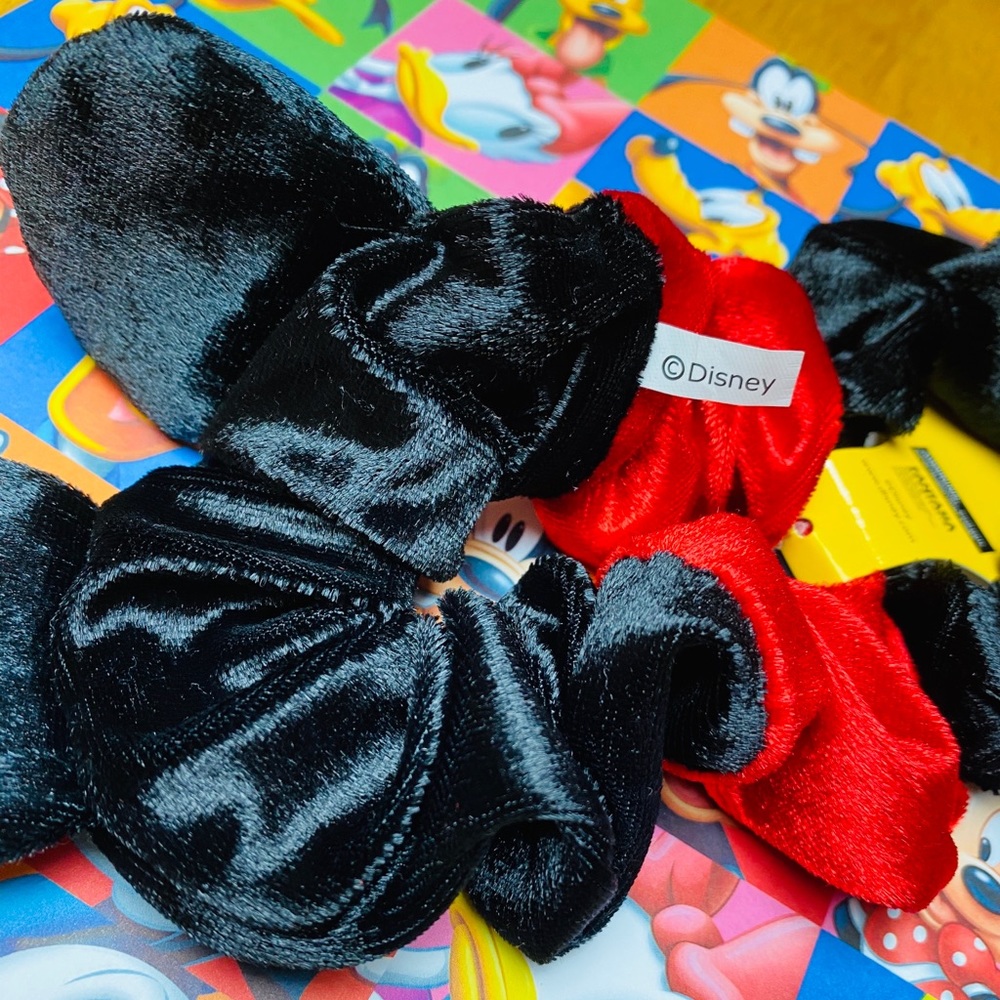 🎈Disney's Mickey Mouse Velvet Scrunchies Duo - Picture 9 of 11